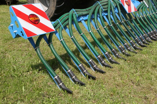 Die nach der neuen Dngeverordnung fr Grnland geltende Sperrfrist vom 1. November bis 31. Januar kann per Allgemeinverfgung durch die unteren Landwirtschaftsbehrden um 14 Tage verschoben werden.  
