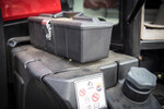Gut zugänglicher Werkzeugkasten auf dem Tank beim Case IH Maxxum 135 CVX.