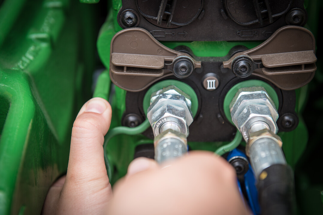 Komfortabel: Druckentlastungshebel am John Deere 6130R AutoPowr.