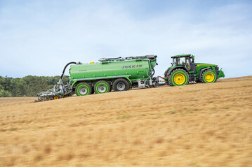 Der John Deere 8R 410 ist jetzt mit eAutoPowr
verfgbar.