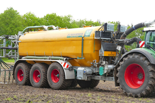 Mit Eco-Duo Vario von Zunhammer werden die Verteiler-Gestnge-Hlften unabhngig angesteuert.