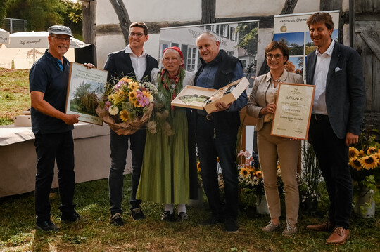 Die Eduard Lucas-Medaille ging an Luise Wirsching , die sich durch ihr auergewhnliches Engagement im Streuobstbau und der Erhaltung alter Obstsorten verdient gemacht hat.