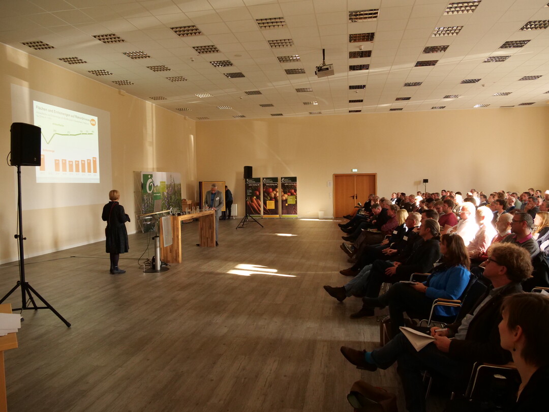 Auf dem 5. Bio-Fachforum in Visselh�vede ging es um die Zukunft von Feldrobotern.