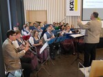 Bläst den Gästen gekonnt melodisch den Marsch: Ensemble des Musikvereins Unterweissach.