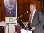 Bezirksdirektor Hans-Ulrich Eppler bei der Präsentation des vorläufigen Geschäftsberichtes 2015 der Vereinigten Hagelversicherung.