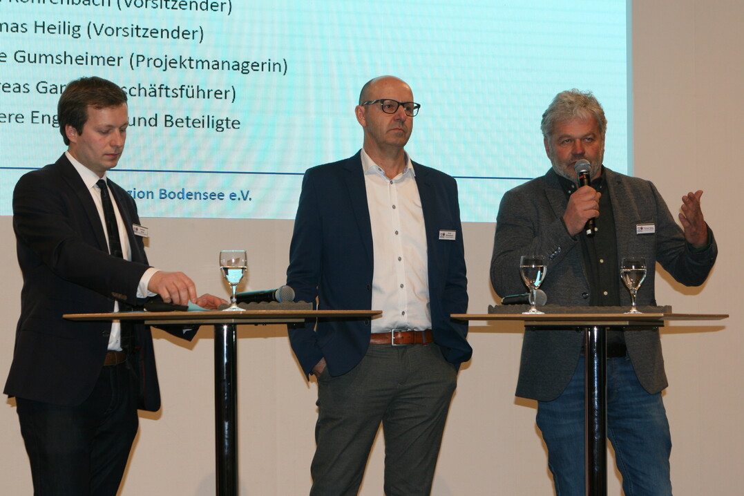 Geschftsfhrer Andreas Ganal sowie die Regionsvorsitzenden Erich Rhrenbach und Thomas Heilig bei der Vorstellung des Projekts "Echt Bodenseeapfel".