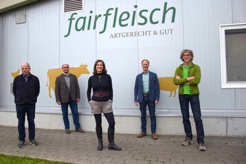 Engagieren sich fr Fleisch aus artgerechter und buerlicher Tierhaltung (von links): Martin Hahn MdL (Bndnis 90/Die Grnen), Klaus Hoher MdL (FDP), Anna Deparny-Grunenberg MdEP (Die Grnen/EFA), Stadtrat und stellvertretender Oberbrgermeister von berlingen Walter Sorms (LBU/Die Grnen) und Initiator Matthias Minister (Fairfleisch GmbH)