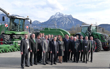 Die Verantwortlichen von BayWa und Fendt/AGCO bei der Jubilumsfeier in Fssen.