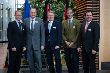 Hubert Papp folgt Jörg Hannemann, Geschäftsführer der Virbac Deutschland und seit Mai 2012 Vorsitzender des Bundesverbands für Tiergesundheit e.V. (BfT), im Amt des Schatzmeisters der FNL. Wiedergewählt wurden Carl-Albrecht Bartmer, Präsident der Deutsche