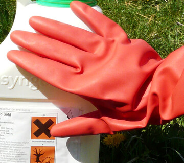 Handschuhe schtzen auch vor aggressiven Stoffen sowie Gefahrstoffen