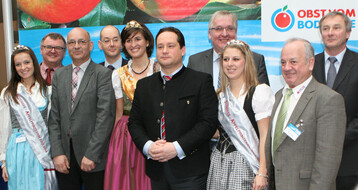 Mit Vertretern aus Politik und Berufsstand, begleitet von den Apfelhoheiten, wurde in Friedrichshafen die Messe Fruchtwelt Bodensee offiziell erffnet. 