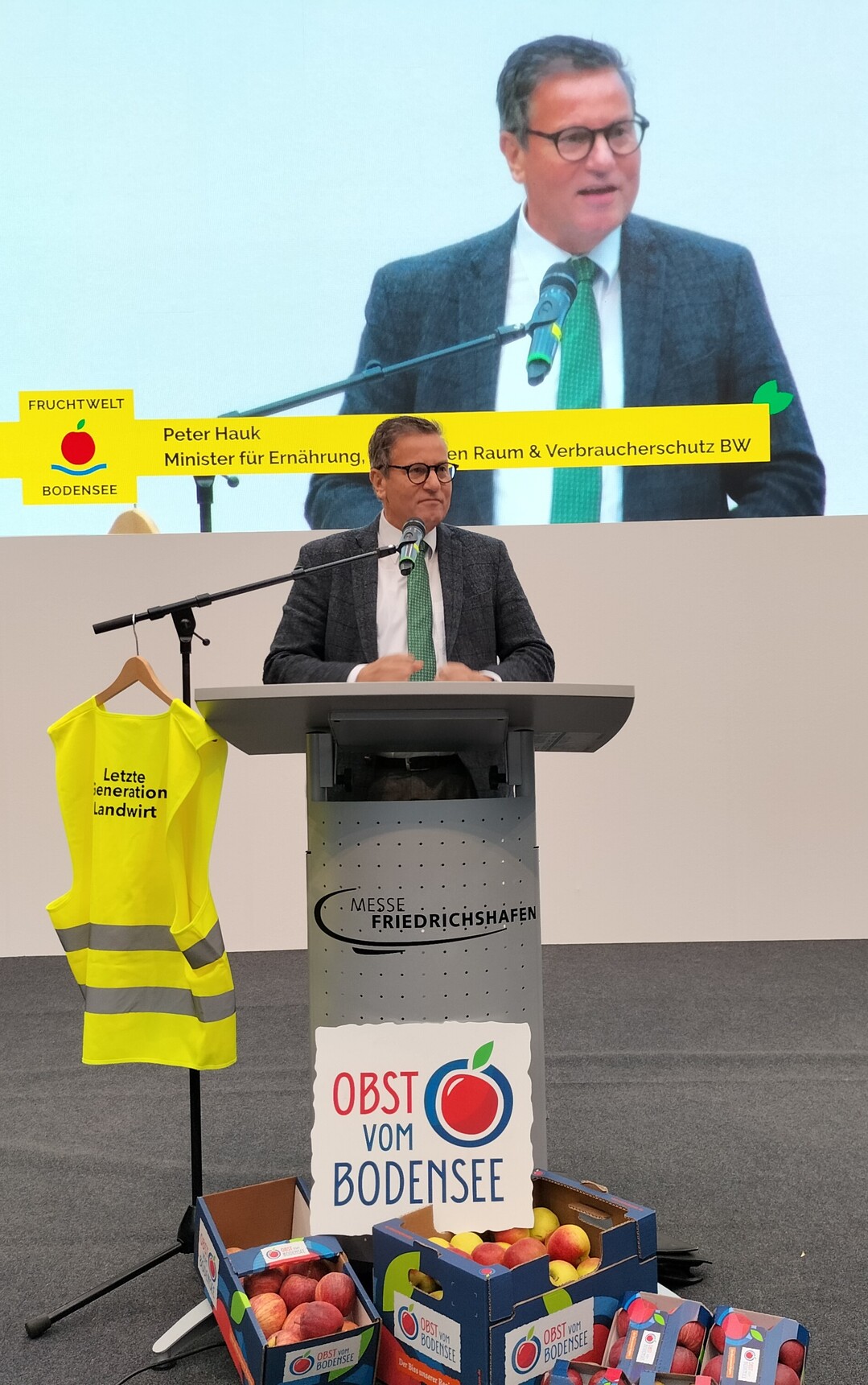 Der baden-wrttembergische Landwirtschaftsminister Peter Hauk zeigte sich berzeugt, dass bei allen Herausforderungen der Obstbau am Bodensee eine Zukunft hat. 