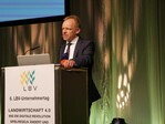 Präsident Prof. Dr. Dr. h. c. Clemens Fuest vom ifo Institut hält den spannenden Impulsvortrag beim 6. LBV-Unternehmertag.