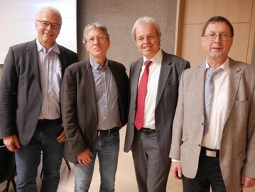Bei der GAP-Anhrung der Fraktion von Bndnis 90/Die Grnen im Landtag am 13. November 2018 in Stuttgart (v. l.): Prof. Dr. Harald Grethe, Agrarkonom von der Humboldt-Universitt zu Berlin; Dr. Frieder Thomas, Geschftsfhrer Baden-Wrttemberg der Arbeitsgemeinschaft buerliche Landwirtschaft (AbL); Martin Scheele von der Generaldirektion Landwirtschaft der EU-Kommission; Horst Wenk, stv. Hauptgeschftsfhrer des Landesbauernverbandes in Baden-Wrttemberg (LBV).