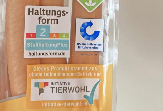 Die geplante staatliche Tierhaltungskennzeichnung sorgt bei Verbrauchern fr Bedenken.