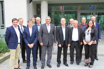 Zu den Gesprchen in Berlin haben sich eingefunden (v.l.): Denis Ramspacher (Vizeprsident der FNPL), Ludwig Brger (DBV), Dominique Charg (Vorsitzender der FNCL), Dolmetscher Paul Dodinval, Guy Le Bars (FNCL), Udo Folgart (DBV-Milchprsident), Thierry R