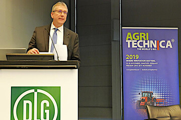 DLG-Hauptgeschftsfhrer Dr. Reinhard Grandke bei der Erffnung der Agritechnica: Technische Innovationen helfen der Landwirtschaft, notwendige Produktivittssteigerungen zu erreichen und gleichzeitig Aspekte wie Klimaschutz, Nachhaltigkeit und Biodiversitt zu wahren.
