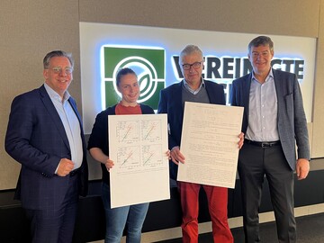 In Gießen wurden vor Kurzem die Modellierungsergebnisse eines Prognosemodells für Grünlanderträge vorgestellt, für das die Vereinigte Hagelversicherung Wetterdaten zur Verfügung stellt. Mit dabei (v. l.): Thomas Gehrke, Regina Rehermann, Prof. Friedhelm Taube und Dr. Rainer Langner.