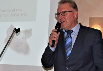 ber die schwierige Situation auf den Fleischmrkten berichtete Dr. Frank Greshake von der Landwirtschaftskammer NRW auf der VZ-Winterversammlung in Ulm-Seligweiler. Er sagt: "Bei der ganzen Fleischdebatte verlieren die Schweine am meisten."