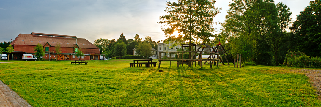Den Besuchern wird auf dem großen Gelände viel geboten...