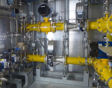 H2 Einspeiseanlage: Anlage, die Wasserstoff in das bestehende Gasnetz einspeist, unter Einhaltung der Gasnetz-Kennwerte/Grenzwerte.
