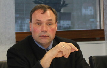 Bittet Milcherzeuger um Geduld bis Ende Mai: Erich Hrle, Aufsichtsratsvorsitzender der Omira, hier im Bild auf einer Pressekonferenz im vergangenen Jahr. 