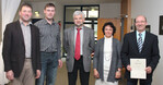 Preisträger aus der Landwirtschaft: Milchviehhalter Hans und Alexander Keller mit Ministerialdirektor Wolfgang Reimer und Pferdehalter Iris und Hans-Peter Wöllner