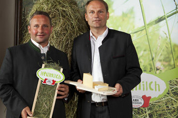 Zogen erfolgreiche Bilanz ber zehn Jahre ARGE Heumilch: Obmann Karl Neuhofer (l.) und Koordinator Andreas Geisler