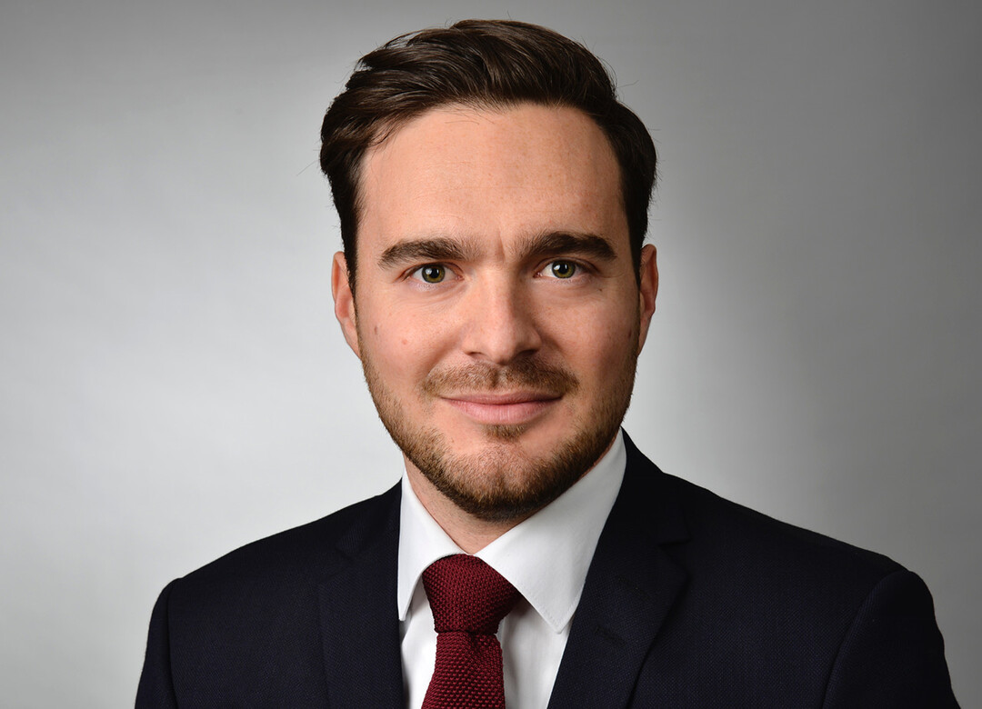 Dr. Sebastian Hill