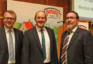 Zeigten sich mit dem Ergebnis 2014 der Hohenloher Molkerei zufrieden: v. l. Geschftsfhrender Vorstand Martin Boschet, Vorstandsvorsitzender Manfred Olbrich und der Vorsitzende des Aufsichtsrats Hieronymus Zwick bei der Generalversammlung in Schwbisch Hall.
