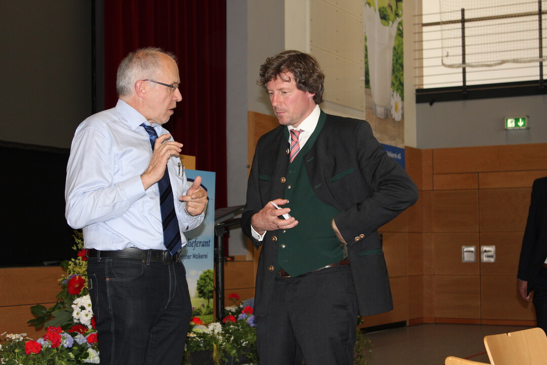 Fachgesprche in der Mittagspause, im Bild Richard Riester, LEL Schwbisch Gemnd und Dr. Johannes Holzner, Hochschule Triesdorf. 