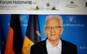  "Der Holzbau hat fr die Landesregierung eine hohe Prioritt", meinte Ministerprsident Winfried Kretschmann im Gruwort im Online-Forum zum Holzmarkt. 
