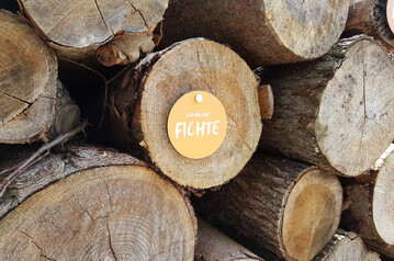  Der Deutsche Sge- und Holzindustrie Bundesverband e.V. (DeSH) warnt vor berzogenen Reduktionszielen beim Klimaschutz und betont die Gefahr fr die nachhaltige Holzverwendung in Deutschland. Die Nachfrage nach Holz ist gro. Wegen anziehender Preise mssen angefangene Bauprojekte bereits nachkalkuliert und teilweise auch verschoben werden. 