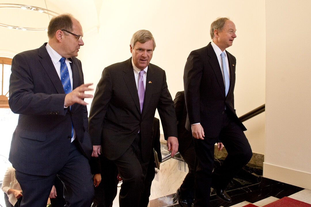 Christian Schmidt empfngt seinen amerikanischen Kollegen Thomas J. Visack in seinem Ministerium.
