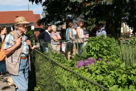 Auf dem Betrieb der Familien Warnke und Kelly mit Verkostung von Lupinenkaffee.