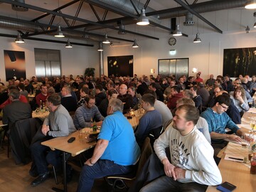 Der Saal Alte Füllerei in Distelhausen war über den letzten Platz hinaus besetzt.