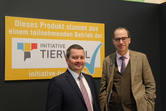 Robert Rmer (li.) und Dr. Alexander Hinrichs von der Initiative Tierwohl.
