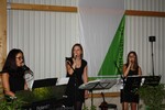 Das Trio „3Klang“ mit Carolin und Mareike Vaas sowie Theresia Frosch aus Pfahlheim begleiteten die Einweihungsfeier musikalisch.