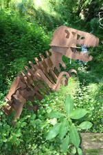 Eisiger Drachen wacht im Japanischen Garten in der Hofstätter Mühle.