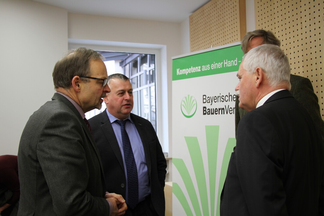 Klaus Mugele im Gesprch mit Walter Heidl sowie den Fachexperten.