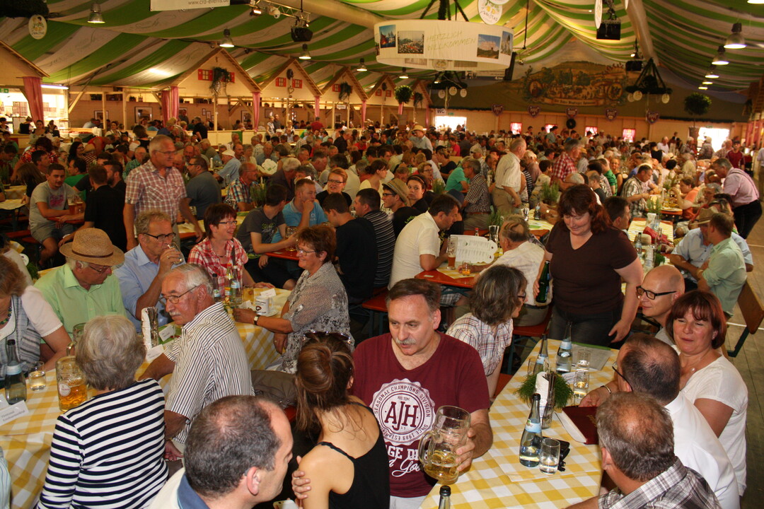 Die Bauernkundgebung auf der Bopfinger Ipfmesse fhrt alljhrliche Jung und Alt, Landwirte und Verbraucher zusammen.
