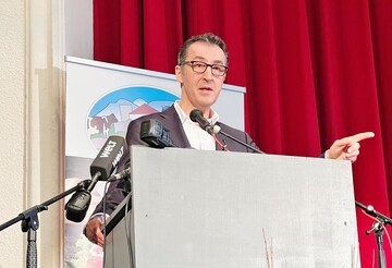 Vor rund 700 Zuhrern betonte zdemir seinen Einsatz gegen die aktuellen Beschlsse.
