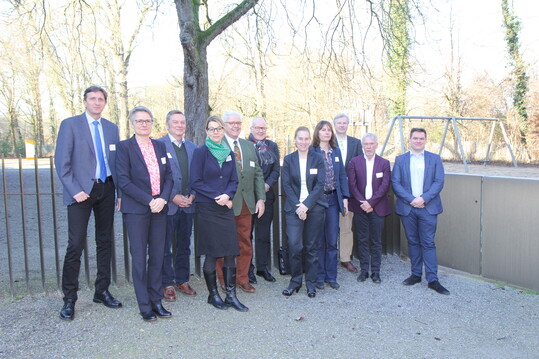 Die Referenten des Fachgesprchs Nutzgeflgel (v. l.): Dr. Rudolf Span, Dr. Ursula Gerdes, Prof. Dr. Robby Andersson, Prof. Dr. Nicole Kemper, Friedrich-Otto Ripke, Dr. Dietrich Rassow, Dr. Barbara Storck, Prof. Dr. Silke Rautenschlein, Prof. Dr. Timm Harder, Dr. Matthias Voss und Bjrn Oberlnder.