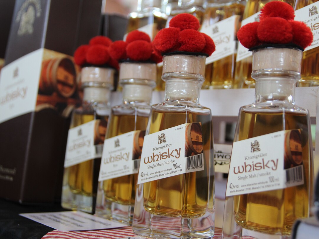 Erfolgreich integriert: Whisky mit Schwarzwlder Bollenhut aus dem Kinzigtal.