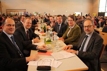 Vorsitzender Klaus Mugele mit der Gastreferentin Dr. Gaby-Fleur Bl, Vorstandsmitglied Fritz Jger, Landrat Dr. Matthias Neth, der ein Gruwort sprach, und Geschftsfhrer Helmut Bleher (v. r.).