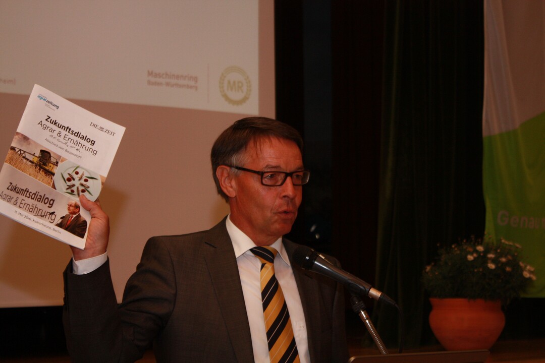 Der Vorsitzende des Bundesverbandes der Maschinenringe, Leonhard Ost, wundert sich ber Berliner Veranstaltung zur Zukunft der Landwirtschaft, zu der weder ein Landwirt noch ein Vertreter des Berufsverbandes auf das Podium eingeladen waren.