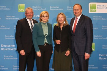 v.l. Alois Gerig, MdB, CDU, Bundeslandwirtschaftsministerin Julia Klckner, Sylvia Kotting-Uhl, MdB, Bndnis90/DieGrnen, DBV-Prsident Joachim Rukwied