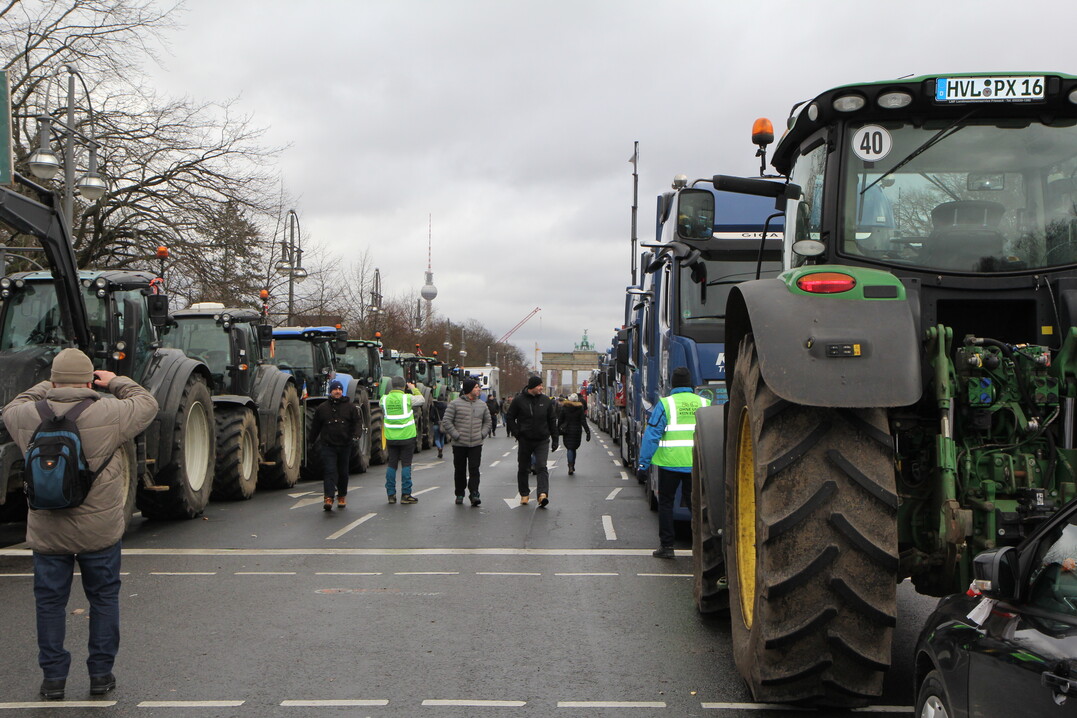 Vielen Landwirten fehlt die Wertschätzung seitens Politik, Handel und Gesellschaft. In Berlin kämpfen sie nicht nur gegen die Streichung der Agrardiesel-Subventionen, sondern auch gegen steigende Kosten und überbordende Bürokratie.