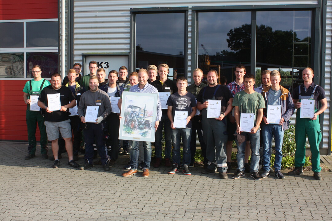 Gruppenbild mit allen Teilnehmern des Berufswettkampfs