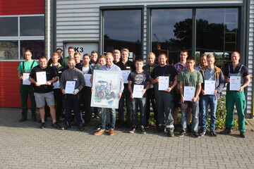Gruppenbild mit allen Teilnehmern des Berufswettkampfs